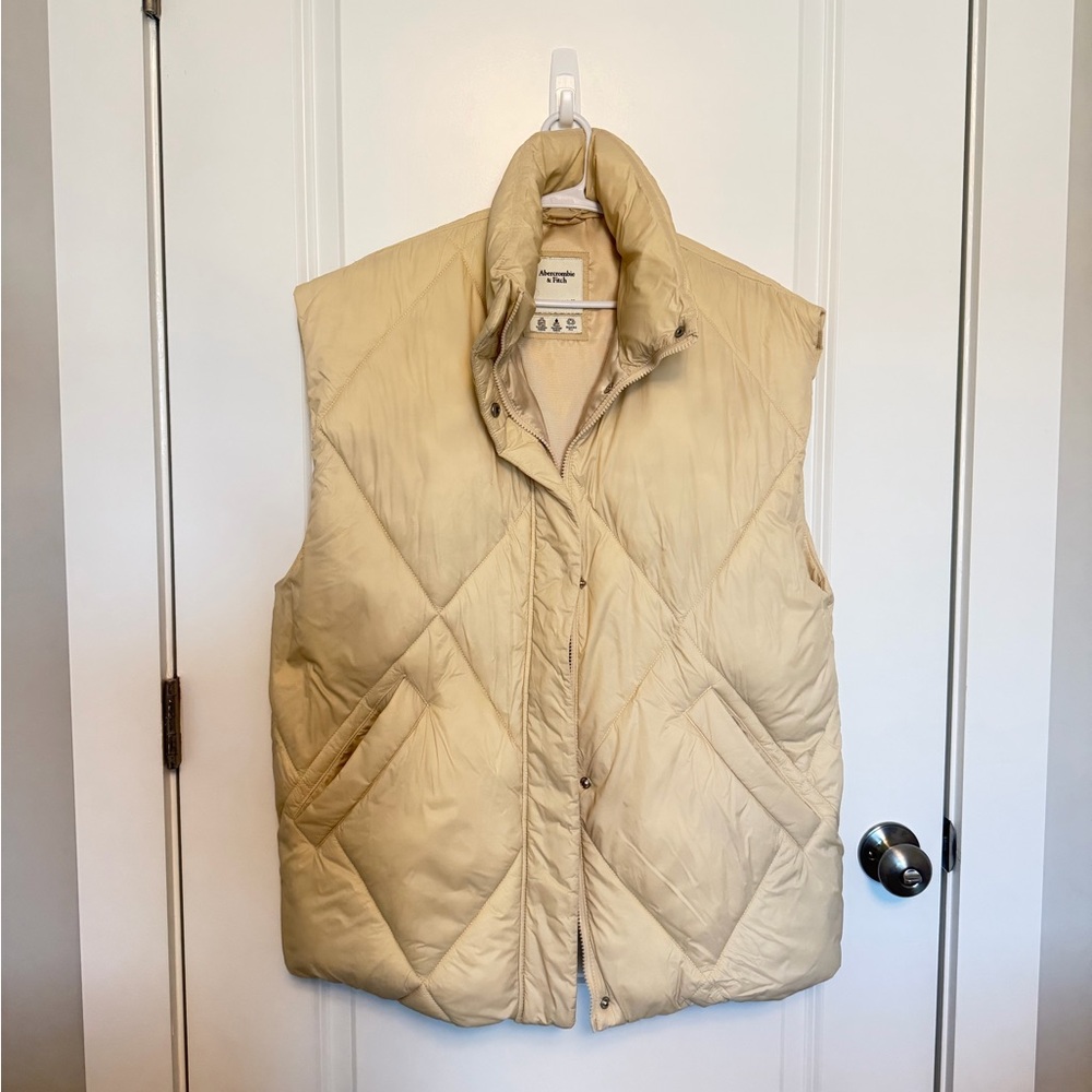 Abercrombie & Fitch Oversized Puffer Vest